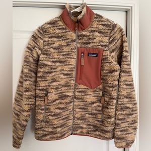 Patagonia lined ski coat size small worn once. Multi colored